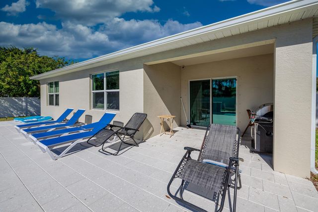 2402 SE Gillette Avenue, Port St Lucie, FL 34952