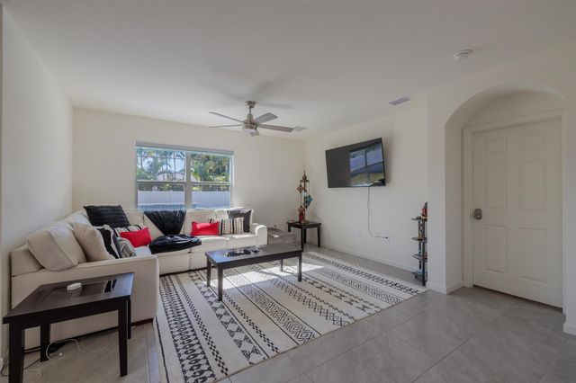 2402 SE Gillette Avenue, Port St Lucie, FL 34952