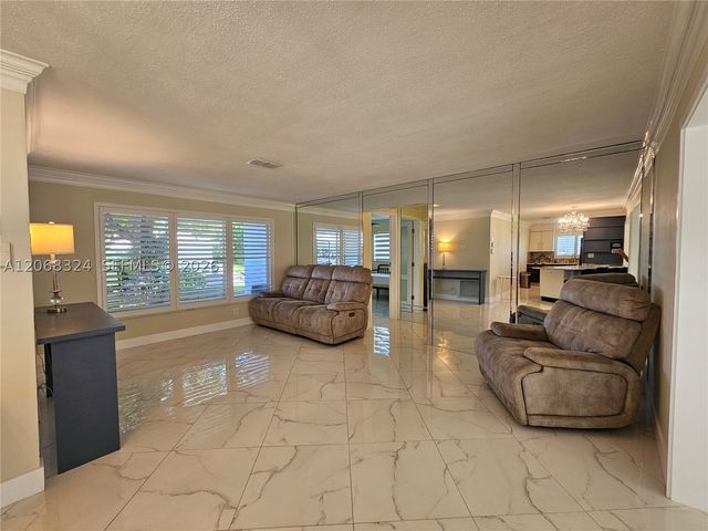 2661 NW 4th Ave, Pompano Beach, FL 33064