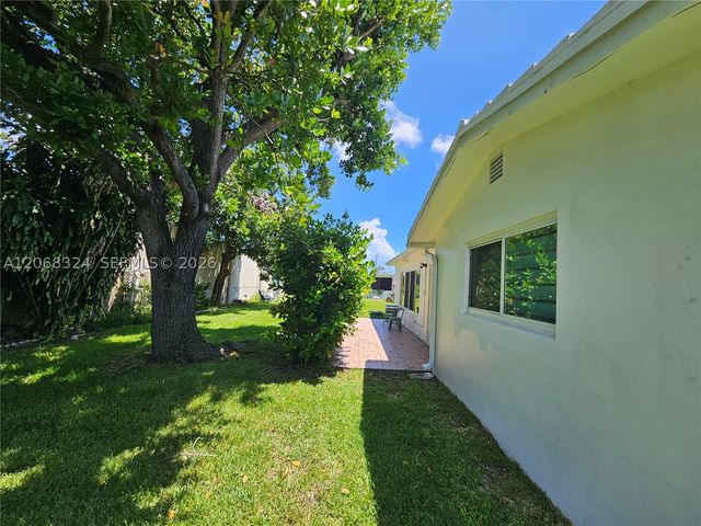 2661 NW 4th Ave, Pompano Beach, FL 33064