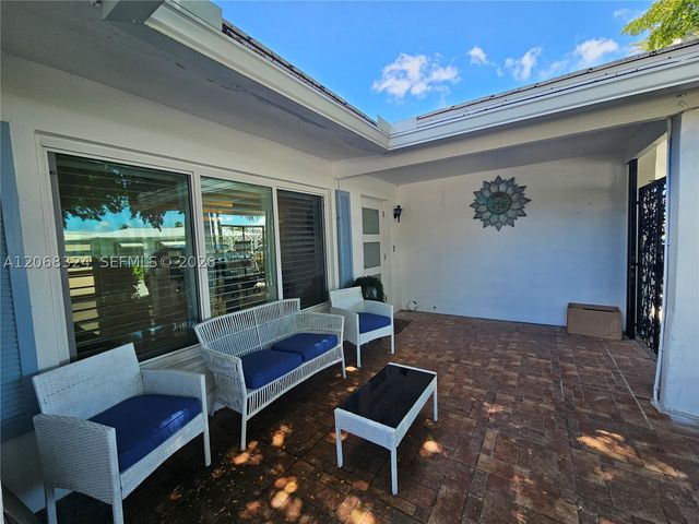 2661 NW 4th Ave, Pompano Beach, FL 33064