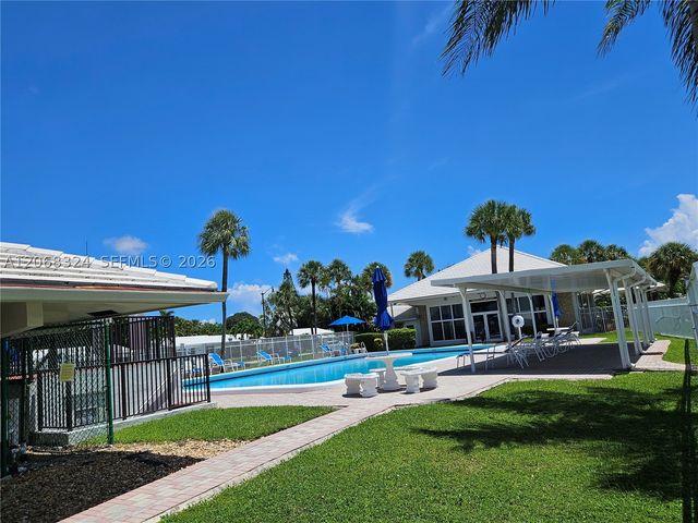 2661 NW 4th Ave, Pompano Beach, FL 33064