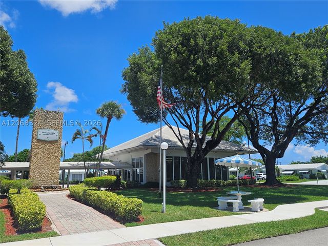 2661 NW 4th Ave, Pompano Beach, FL 33064