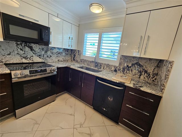2661 NW 4th Ave, Pompano Beach, FL 33064