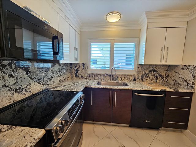 2661 NW 4th Ave, Pompano Beach, FL 33064