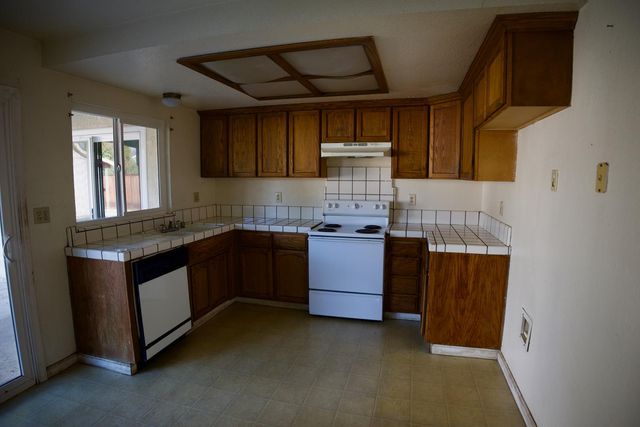 808 Mercy Ave, Modesto, CA 95358