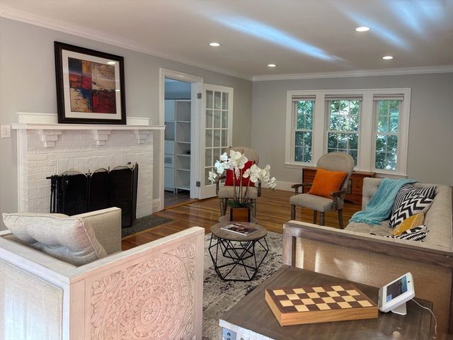 50 Dwhinda Rd, Newton, MA 02468