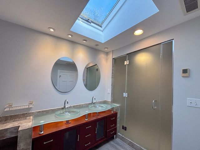 50 Dwhinda Rd, Newton, MA 02468