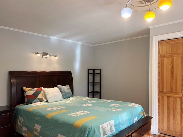 50 Dwhinda Rd, Newton, MA 02468