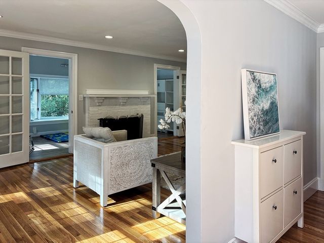 50 Dwhinda Rd, Newton, MA 02468