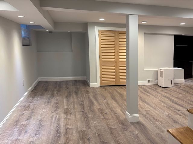 50 Dwhinda Rd, Newton, MA 02468