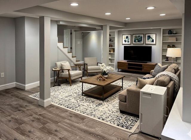 50 Dwhinda Rd, Newton, MA 02468