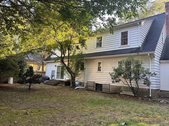 50 Dwhinda Rd, Newton, MA 02468