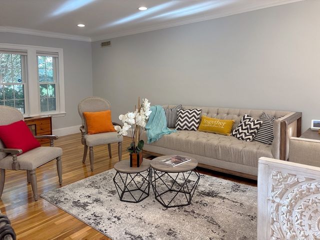 50 Dwhinda Rd, Newton, MA 02468