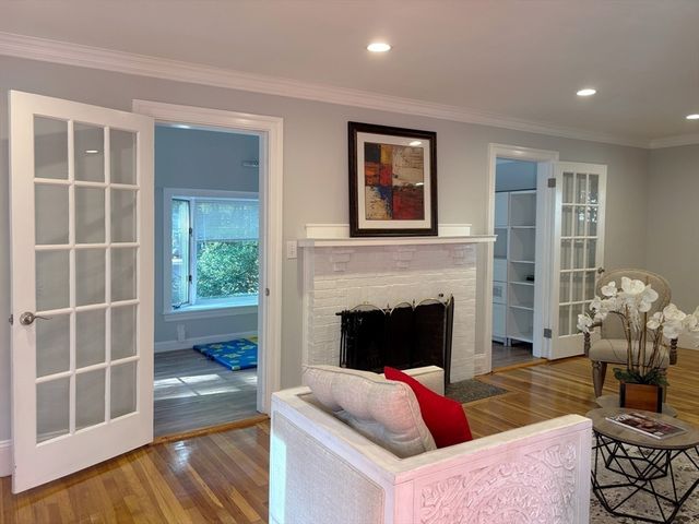 50 Dwhinda Rd, Newton, MA 02468