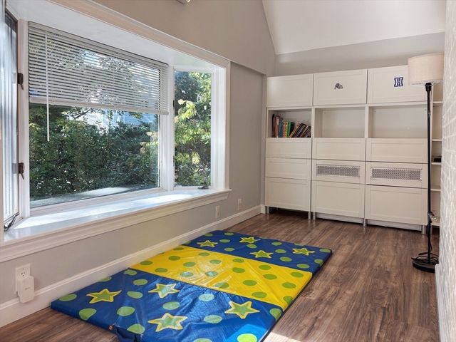 50 Dwhinda Rd, Newton, MA 02468