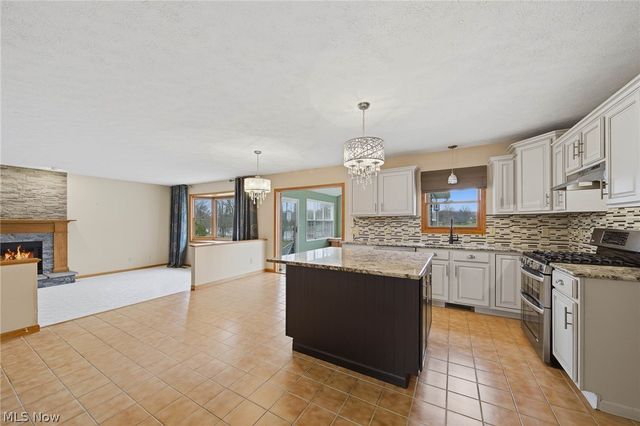 1365 Vermillion Drive, New Franklin, OH 44203