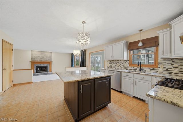 1365 Vermillion Drive, New Franklin, OH 44203