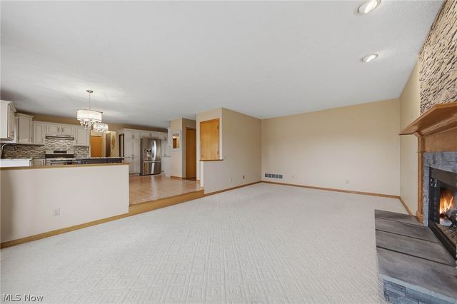 1365 Vermillion Drive, New Franklin, OH 44203