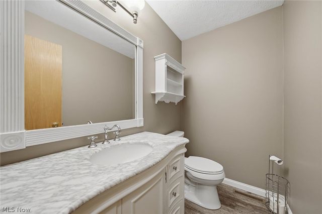 1365 Vermillion Drive, New Franklin, OH 44203