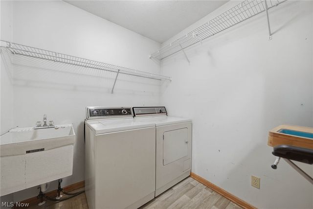 1365 Vermillion Drive, New Franklin, OH 44203