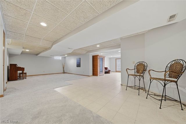 1365 Vermillion Drive, New Franklin, OH 44203