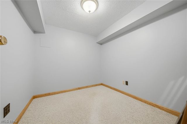 1365 Vermillion Drive, New Franklin, OH 44203