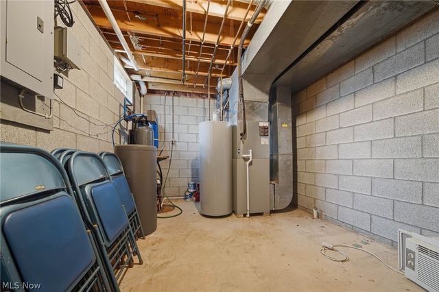 1365 Vermillion Drive, New Franklin, OH 44203