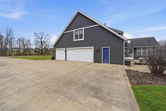 1365 Vermillion Drive, New Franklin, OH 44203