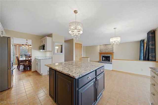 1365 Vermillion Drive, New Franklin, OH 44203