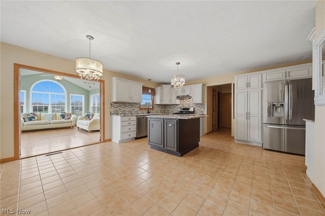 1365 Vermillion Drive, New Franklin, OH 44203