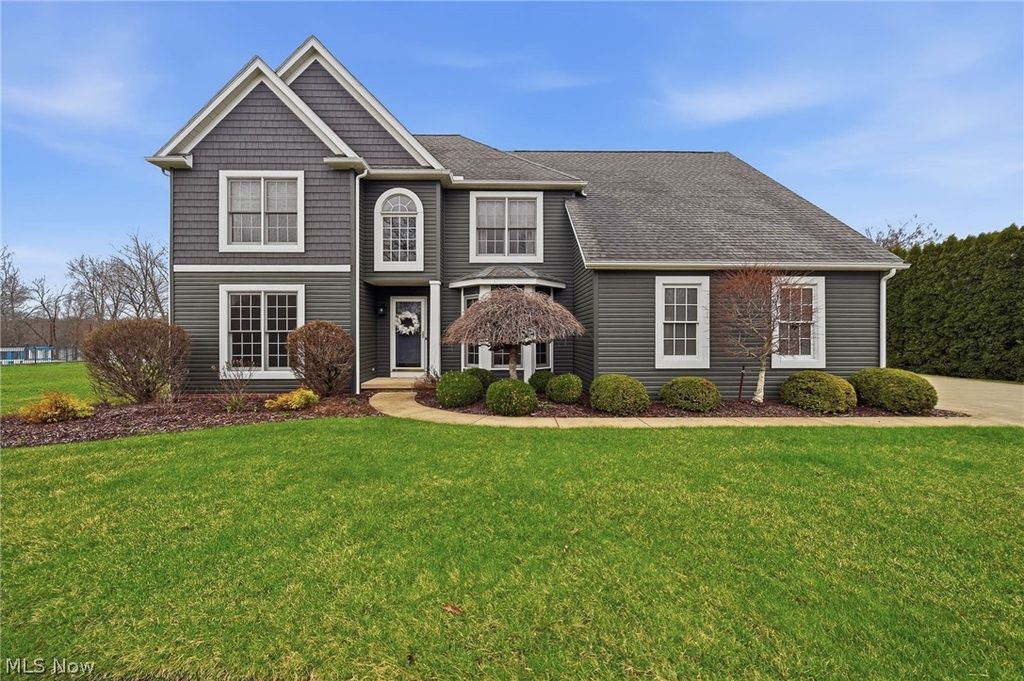 1365 Vermillion Drive, New Franklin, OH 44203