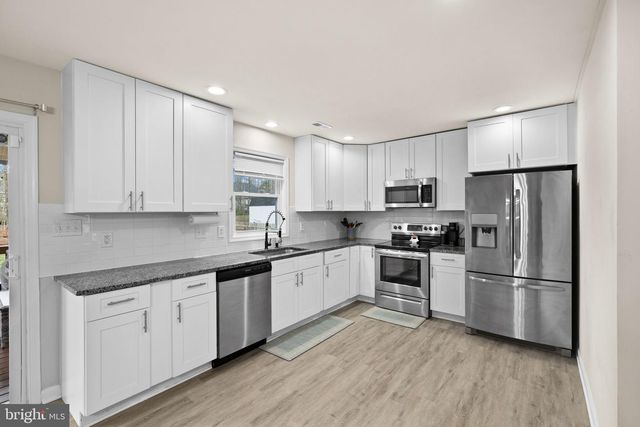 84 PINEWOOD LN., Colonial Beach, VA 22443