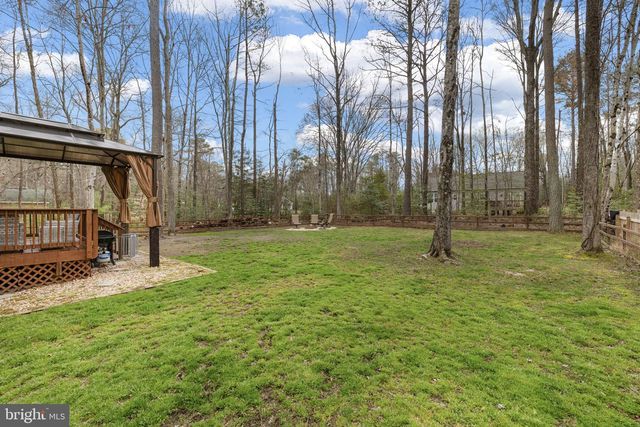 84 PINEWOOD LN., Colonial Beach, VA 22443