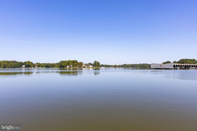 84 PINEWOOD LN., Colonial Beach, VA 22443