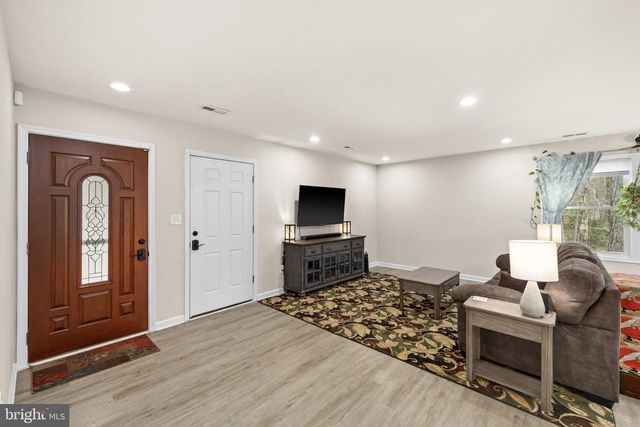 84 PINEWOOD LN., Colonial Beach, VA 22443