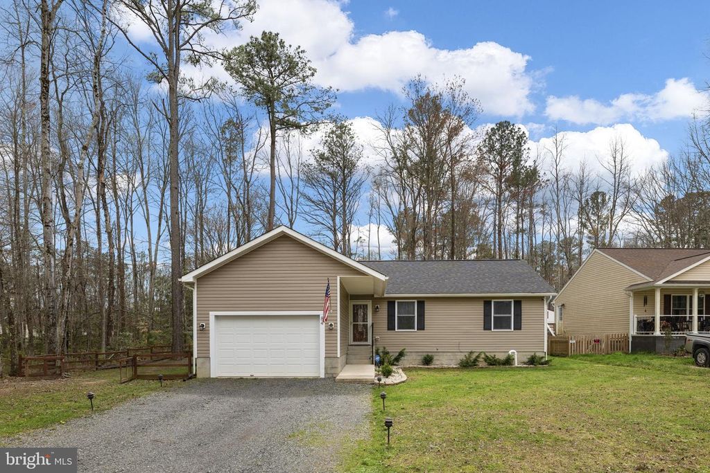84 PINEWOOD LN., Colonial Beach, VA 22443