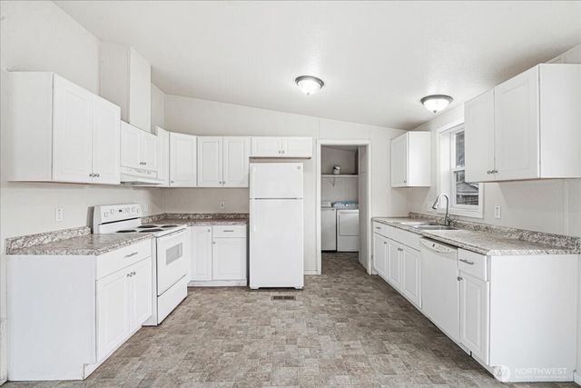 319 W 4th Avenue, Pe Ell, WA 98572