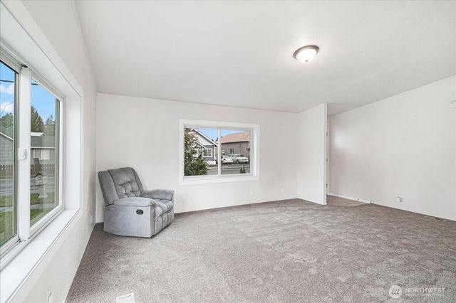 319 W 4th Avenue, Pe Ell, WA 98572