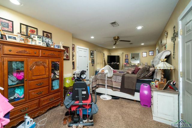 1201 E Washington Pl, Marshall, TX 75670