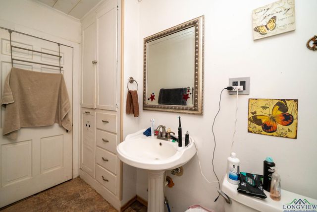 1201 E Washington Pl, Marshall, TX 75670