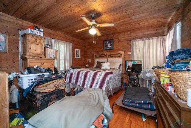 1201 E Washington Pl, Marshall, TX 75670