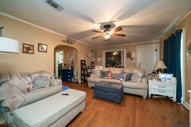1201 E Washington Pl, Marshall, TX 75670