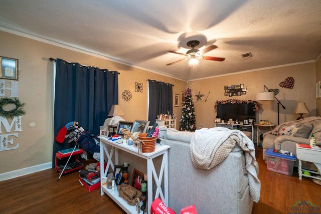 1201 E Washington Pl, Marshall, TX 75670