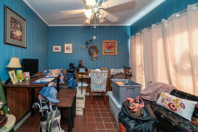 1201 E Washington Pl, Marshall, TX 75670
