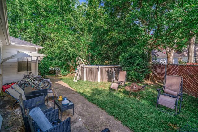1201 E Washington Pl, Marshall, TX 75670