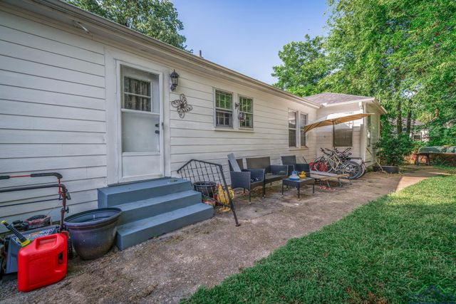 1201 E Washington Pl, Marshall, TX 75670