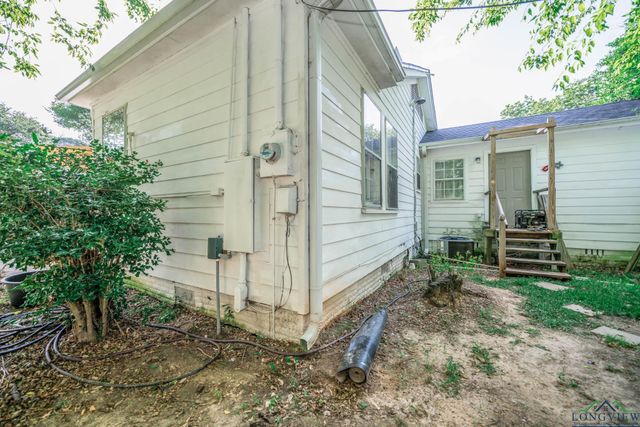 1201 E Washington Pl, Marshall, TX 75670