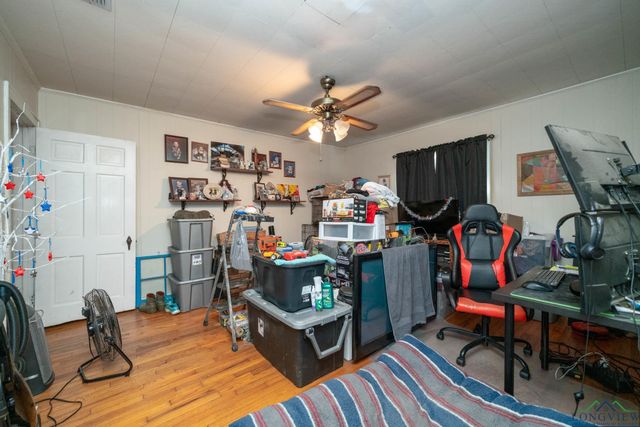 1201 E Washington Pl, Marshall, TX 75670
