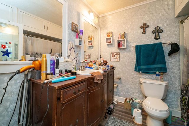 1201 E Washington Pl, Marshall, TX 75670